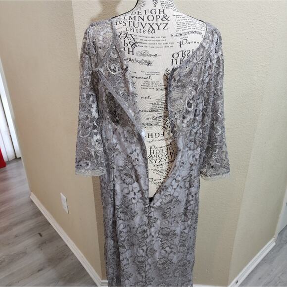 Adrianna Papell Metallic Lace Cocktail Dress with Sheer Flared Sleeves Size 22W - Picture 8 of 12